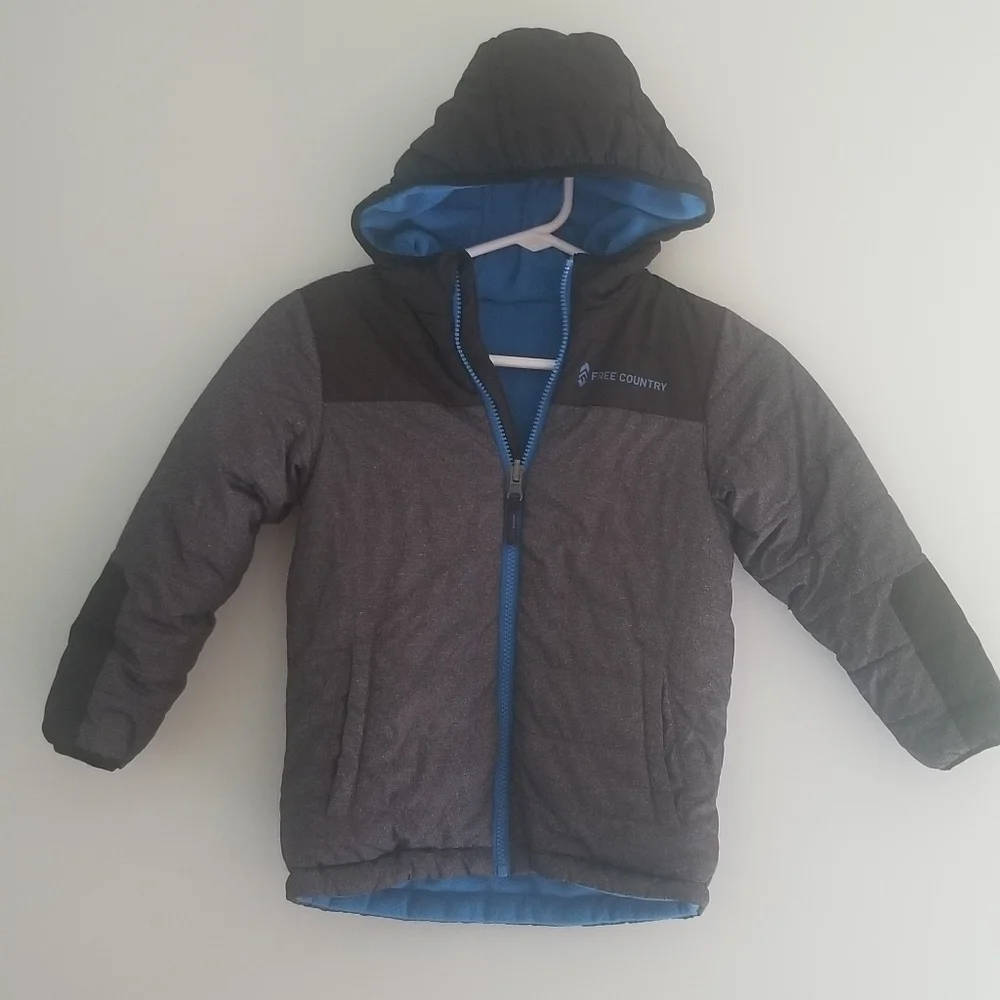 Boy's Free Country Reversible Hooded Puffer Jacket. Size M 5/6. 100% Polyester.
